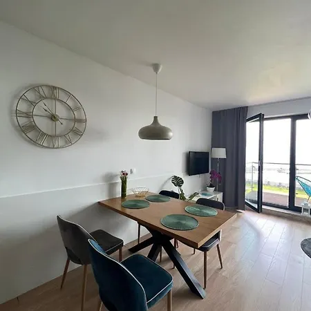 33 Przy Latarni Apartment *